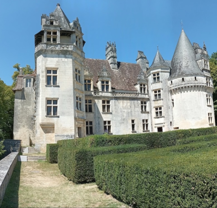 Château de Puyguilhem à Villars